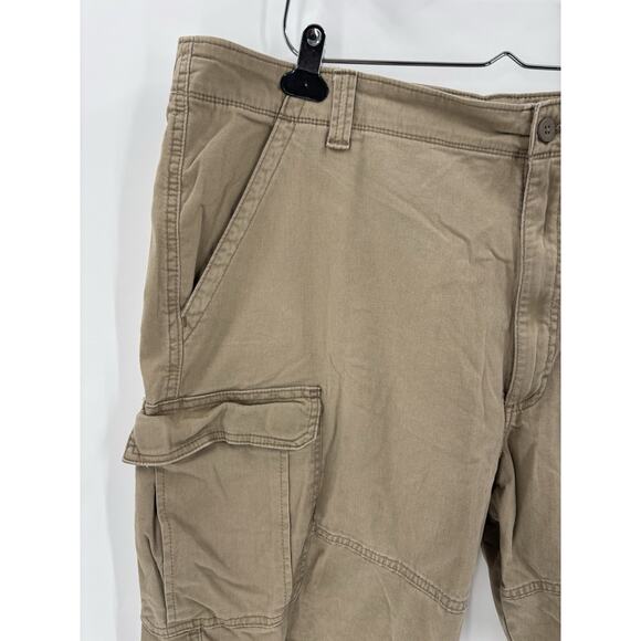 Wrangler Relaxed Fit Shorts Mens 42x10 Beige Cargo Cotton Blend Outdoor Pockets - Picture 2 of 16